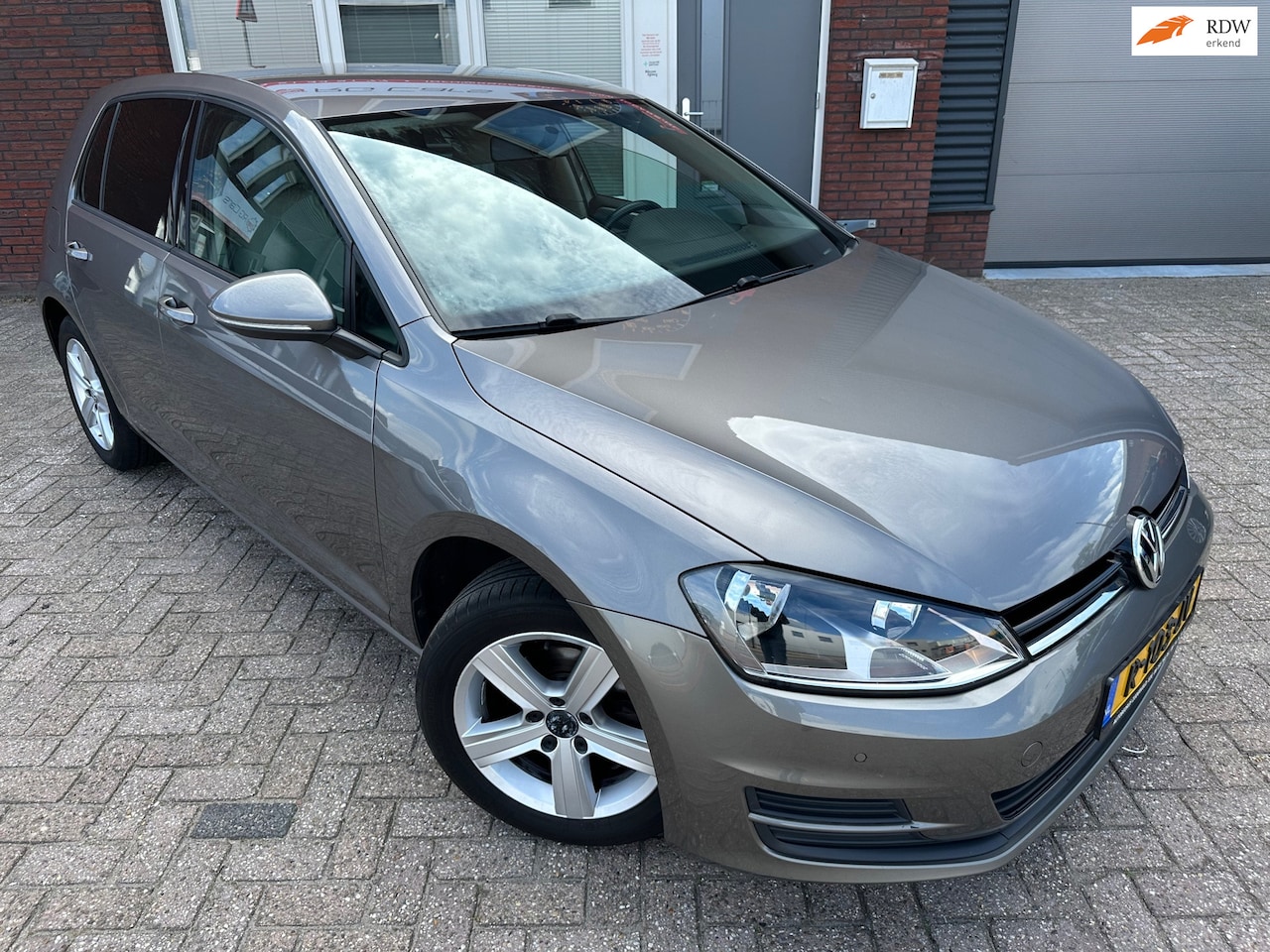 Volkswagen Golf - 1.2 TSI Highline / Navi / Camera / PDC / Clima / Cruise - AutoWereld.nl