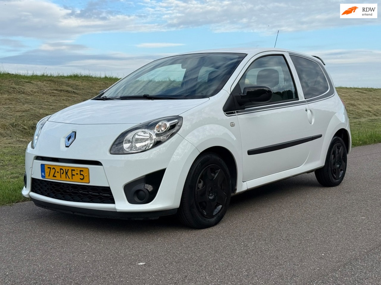 Renault Twingo - 1.2-16V Collection Black & White Edition | Airco - AutoWereld.nl