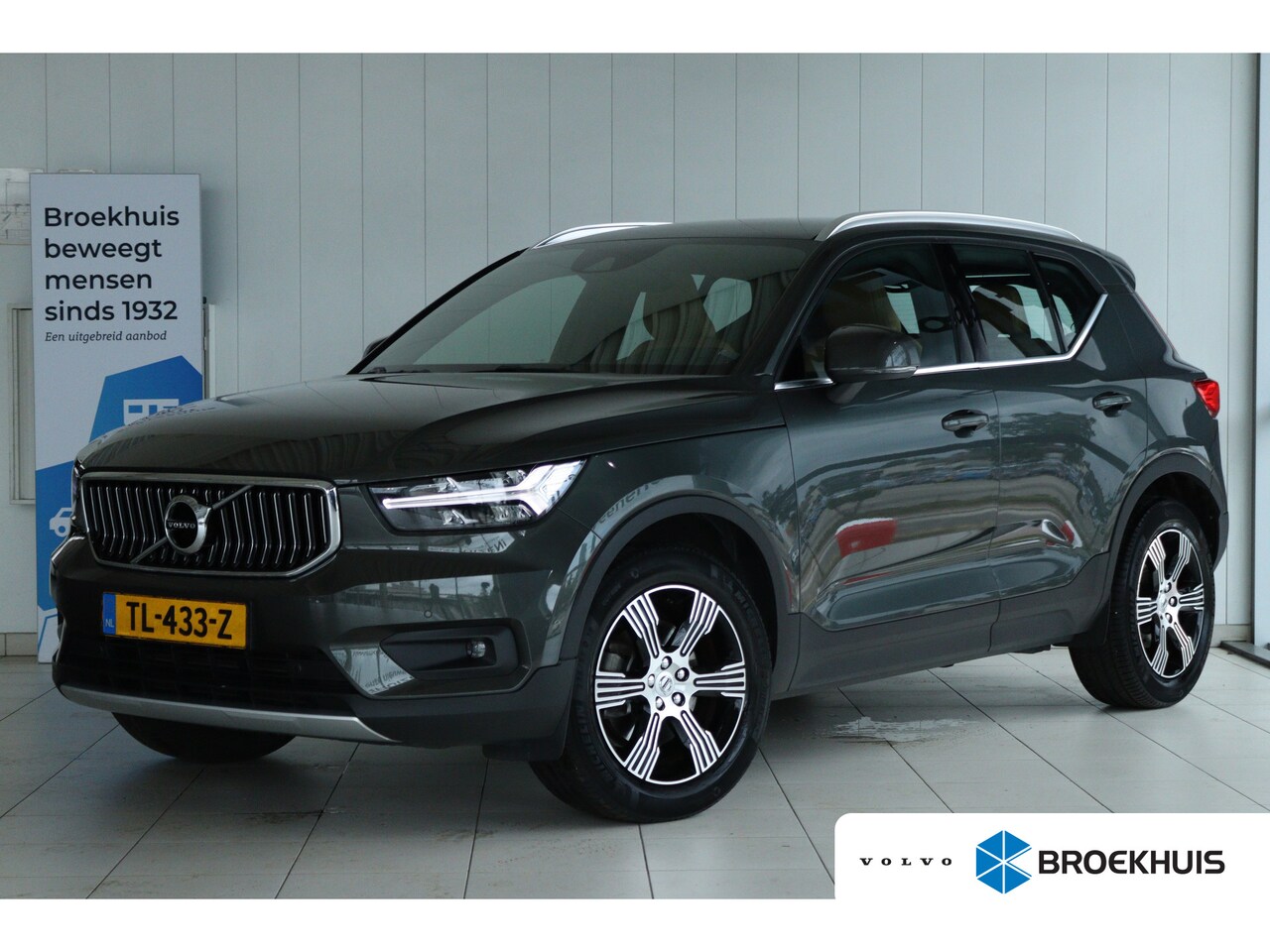 Volvo XC40 - 2.0 T4 Inscription | Adapt. Cruise | Trekhaak | Stoelverwarming | Camera | Navi | Climate - AutoWereld.nl