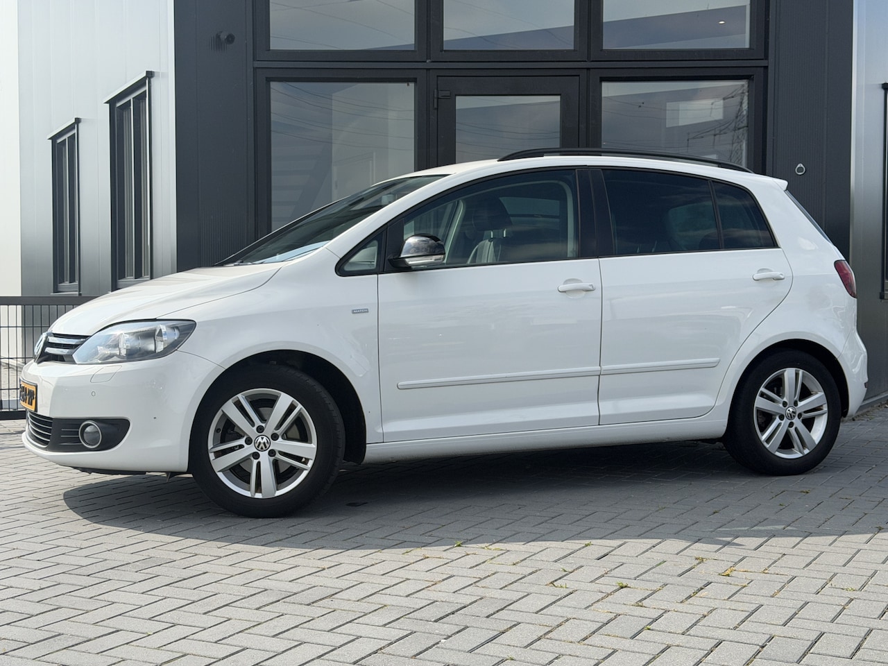 Volkswagen Golf Plus - 1.2 TSI Match Clima | Verw. stoelen | PDC v&a | Trekhaak - AutoWereld.nl