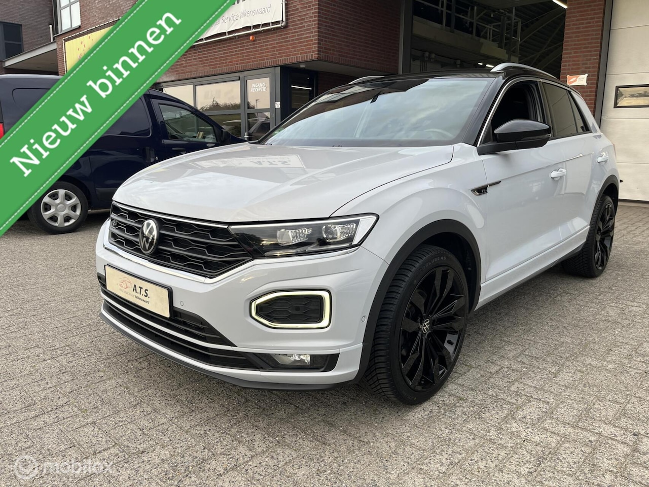 Volkswagen T-Roc - 1.5 TSI R-Line LED*CAMERA*ACC*NAVI*CARPLAY* - AutoWereld.nl