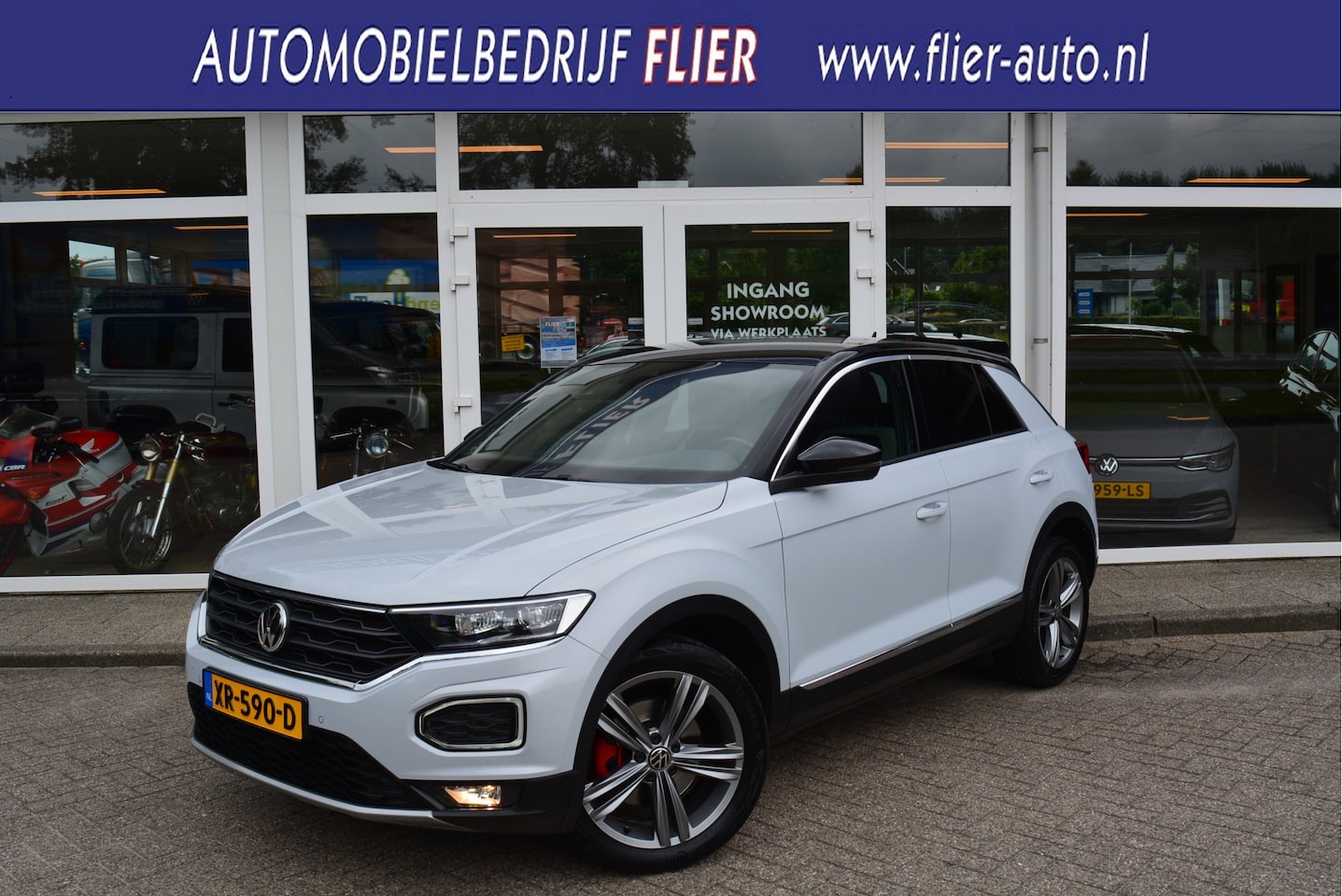 Volkswagen T-Roc - 1.5 TSI 150PK Sport Exclusive | Adaptive | Stoel VW | 18Inch | Trekhaak | - AutoWereld.nl