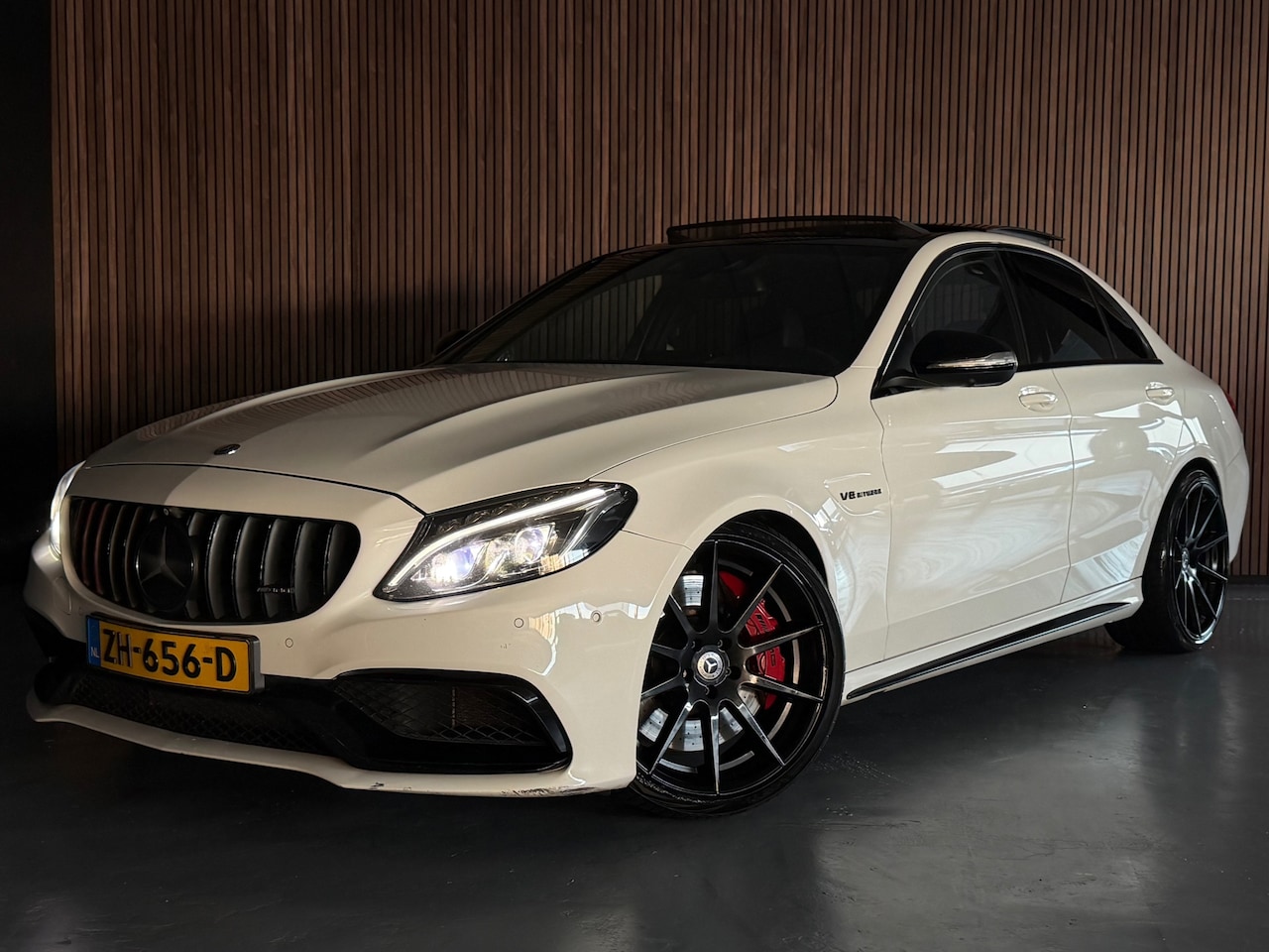 Mercedes-Benz C-klasse - AMG C63S VOLLEDIG DEALERONDERHOUDEN/BOMVOL OPTIES/PANO/MEMORY/510PK/HUD/360/DODEHOEK/LANE - AutoWereld.nl