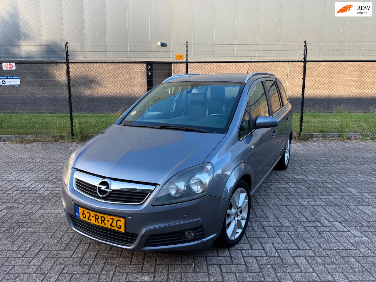 Opel Zafira - 2.2 Cosmo *Airco-Trekhaak-7 Persoons* - AutoWereld.nl