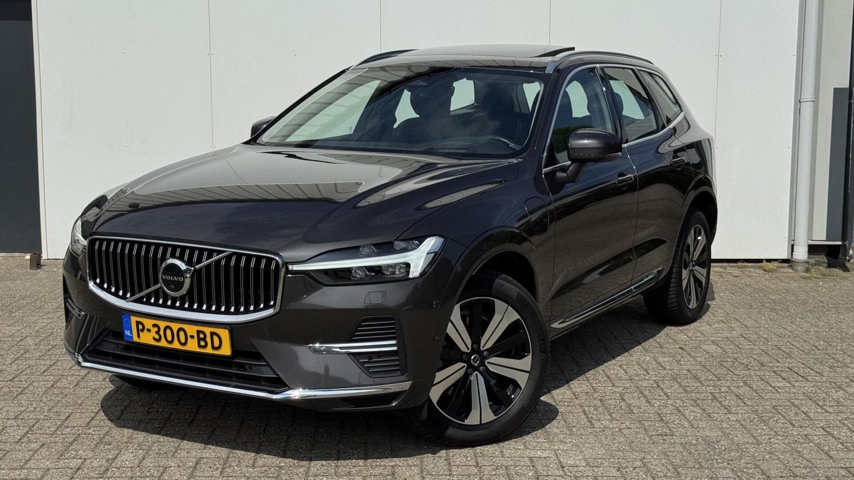 Volvo XC60 - T8 Plug-in Inscription | Luchtvering | 360 Camera | Massage stoelen - AutoWereld.nl