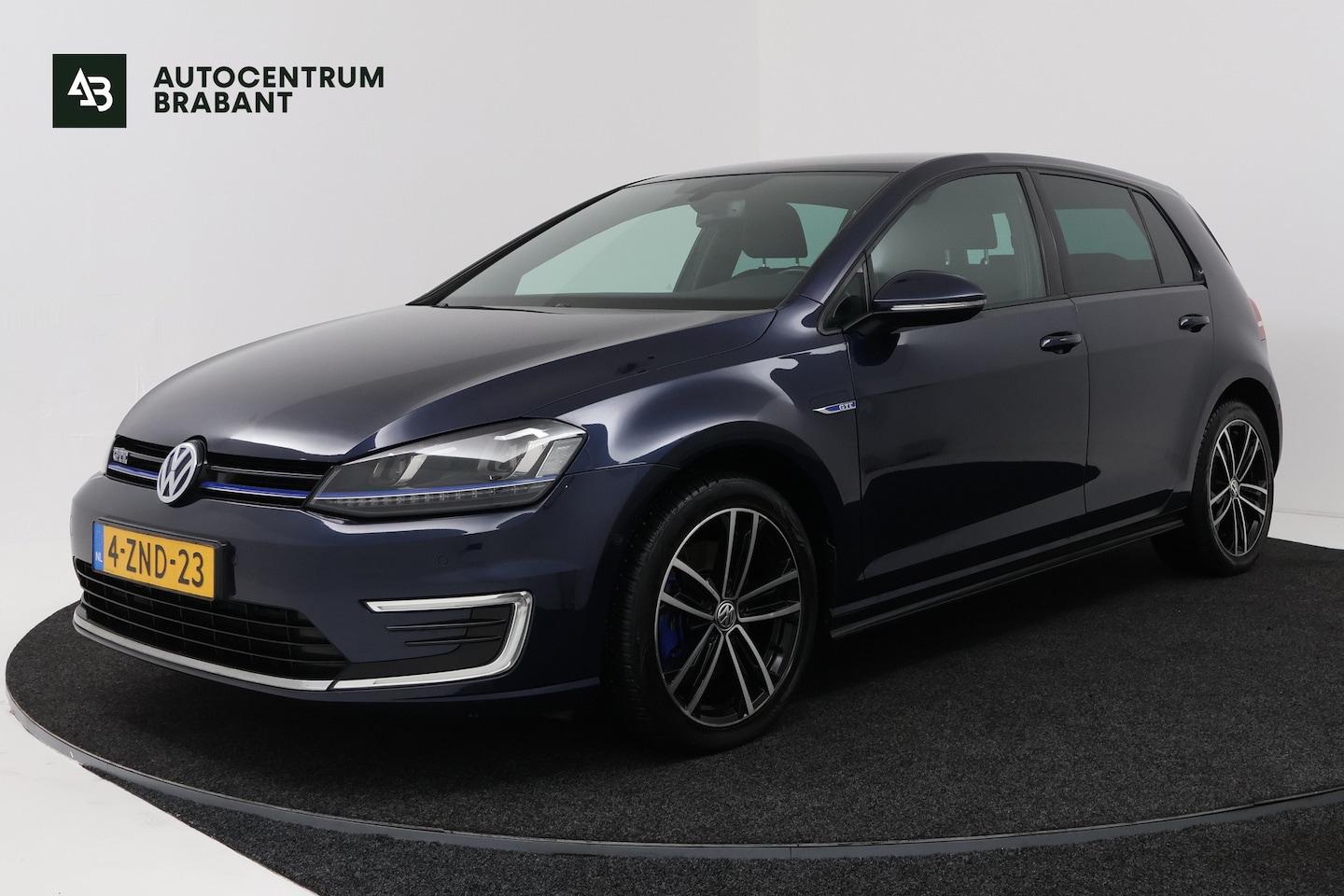 Volkswagen Golf - 1.4 TSI GTE (TREKHAAK, NAVIGATIE, CARPLAY, CRUISE CONTROL, PARKEERSENSOREN) - AutoWereld.nl