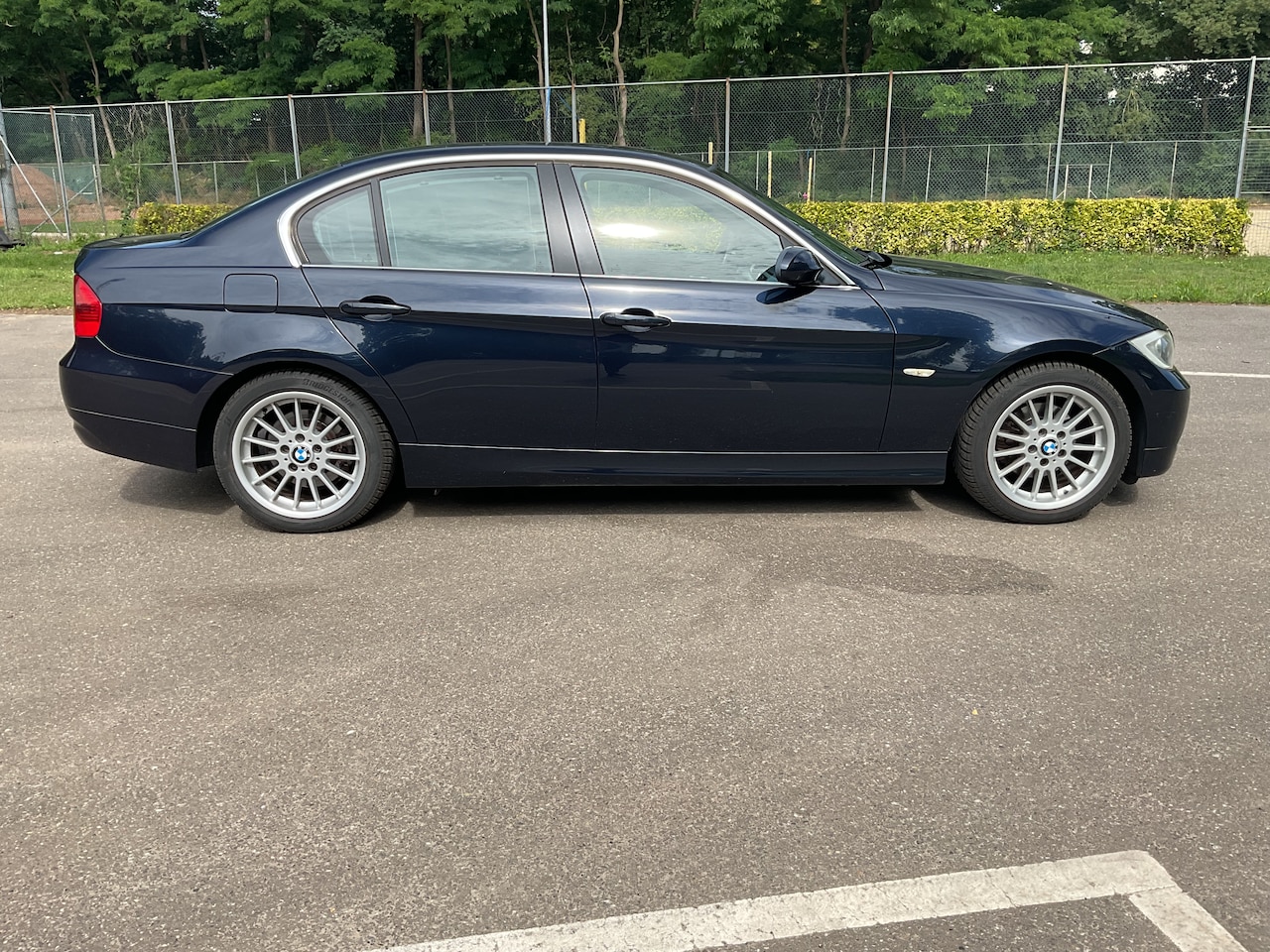 BMW 3-serie - 325i Executive M-Interieur pakket - Thule afneembare trekhaak - NIEUWE APK - 2e Originele 17 Inch Velgen - AutoWereld.nl