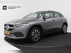Mercedes-Benz GLA-Klasse - 180 Business Solution (STOELVERWARMING, CAMERA, CRUISE CONTROL, PARKEERSENSOREN)