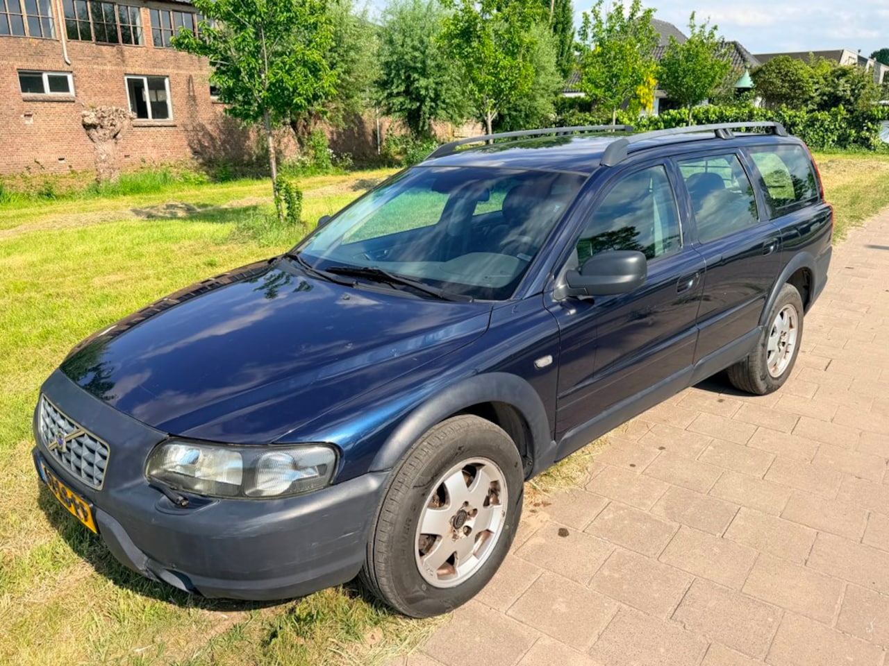 Volvo XC70 - 2.5 T Geartronic Comfort Line 2.5 T Geartronic Comfort Line - AutoWereld.nl