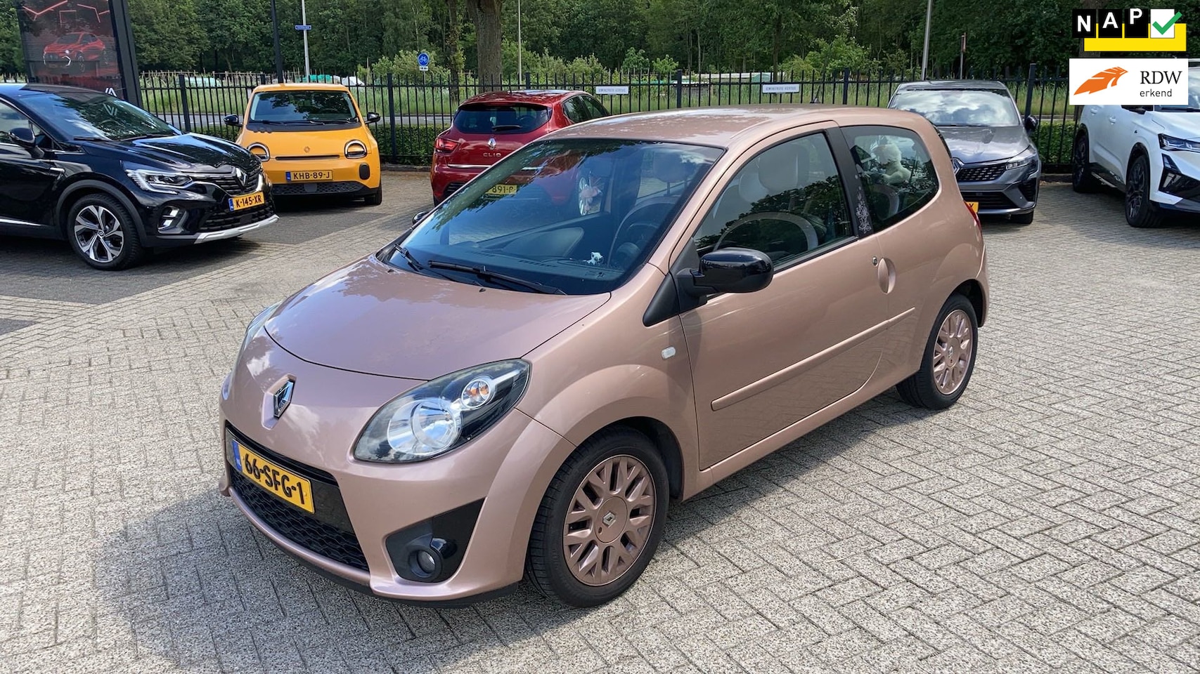 Renault Twingo - 1.2-16V Miss Sixty NL-AUTO-NAP. - AutoWereld.nl