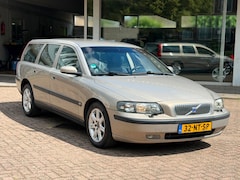 Volvo V70 - 2.4 Edition I 12mnd APK|Automaat|Trekhaak|4 Nieuwe Alll Season banden