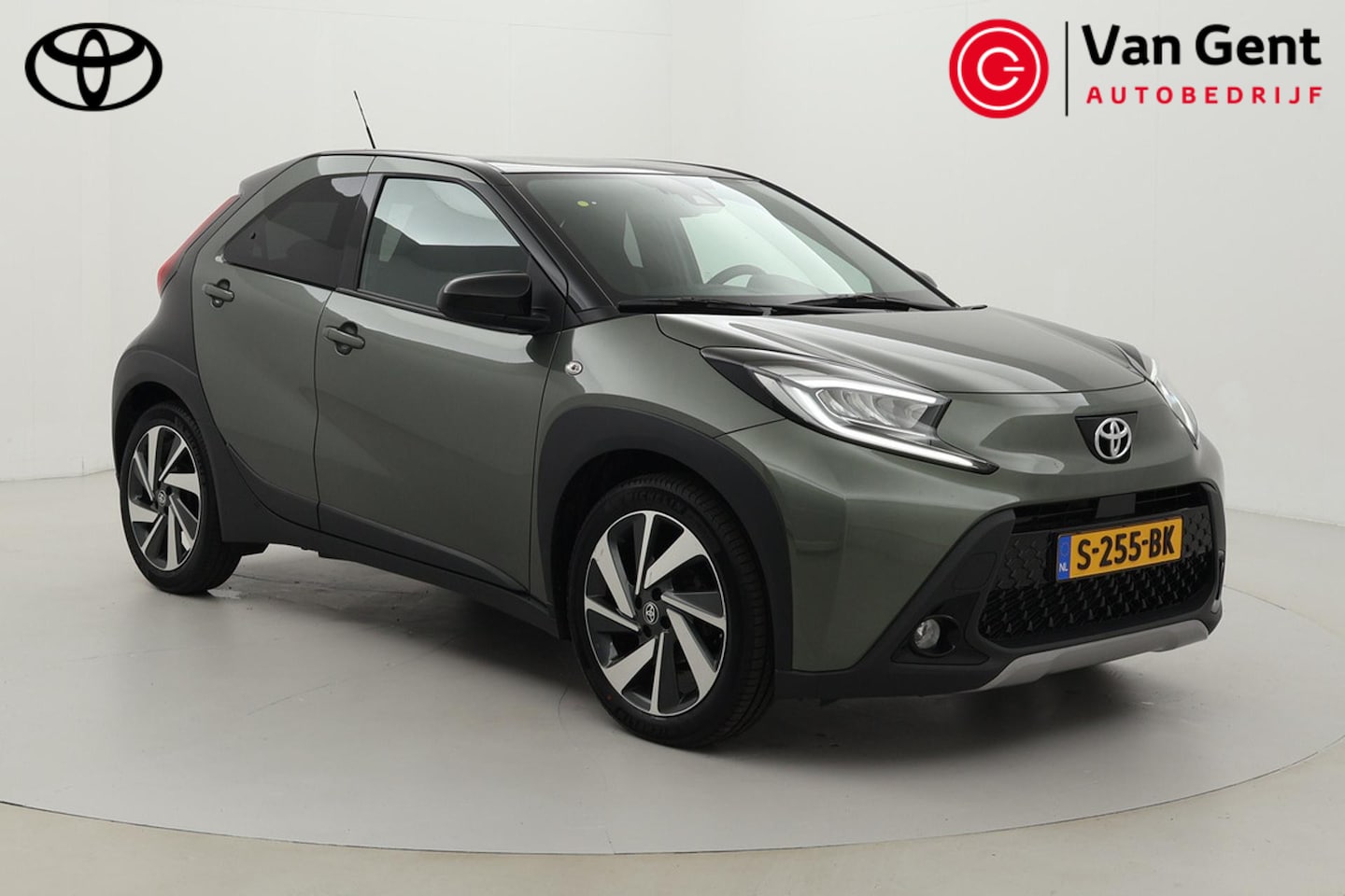Toyota Aygo X - 1.0 VVT-i S-CVT Envy | Apple Carplay / Android Auto | JBL | LED | 18 inch | Clima | Adapti - AutoWereld.nl