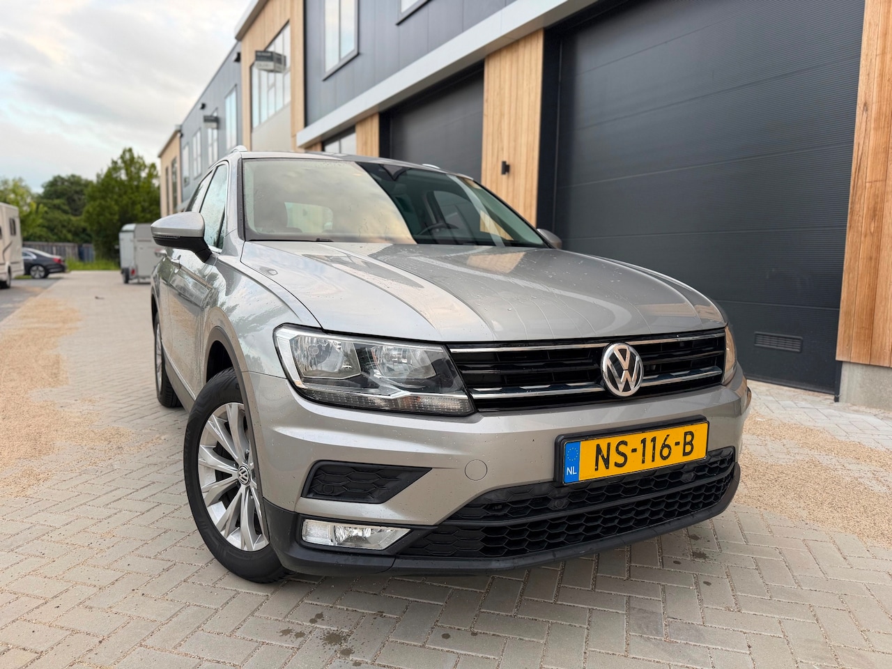 Volkswagen Tiguan - 2.0 TDI Business (bj 2017) NAVI|CLIMA|6-BAK|PARKSENSOR|TREKHAAK - AutoWereld.nl