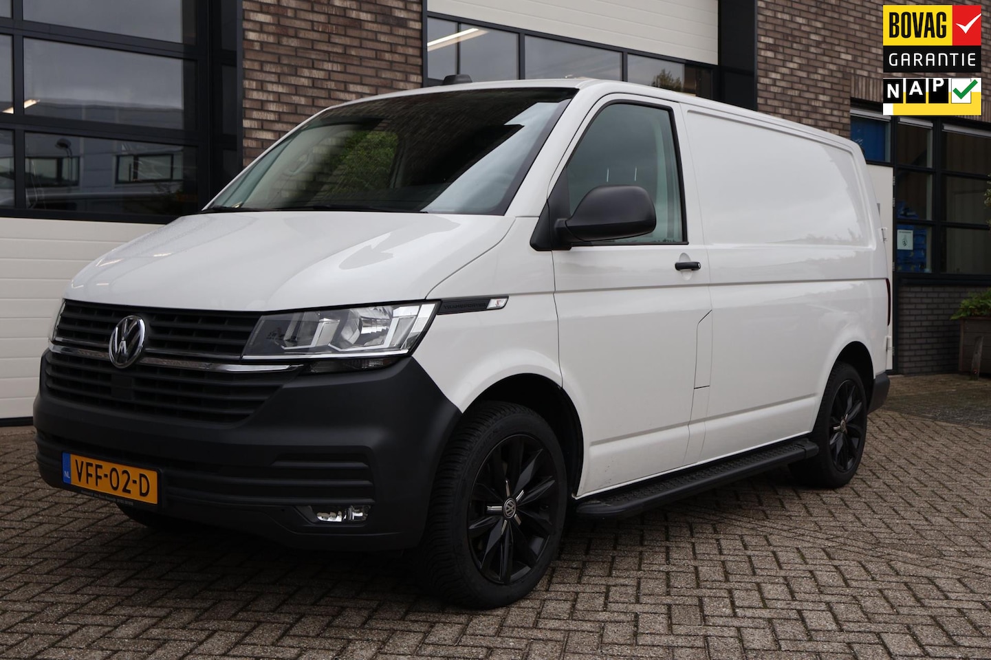 Volkswagen Transporter - 2.0TDI 150Pk #12Mnd. Garantie!#18" Wielen!#Trekhaak!#Spoiler!#Sidebars!#Org. NL, 1e Eig.!# - AutoWereld.nl