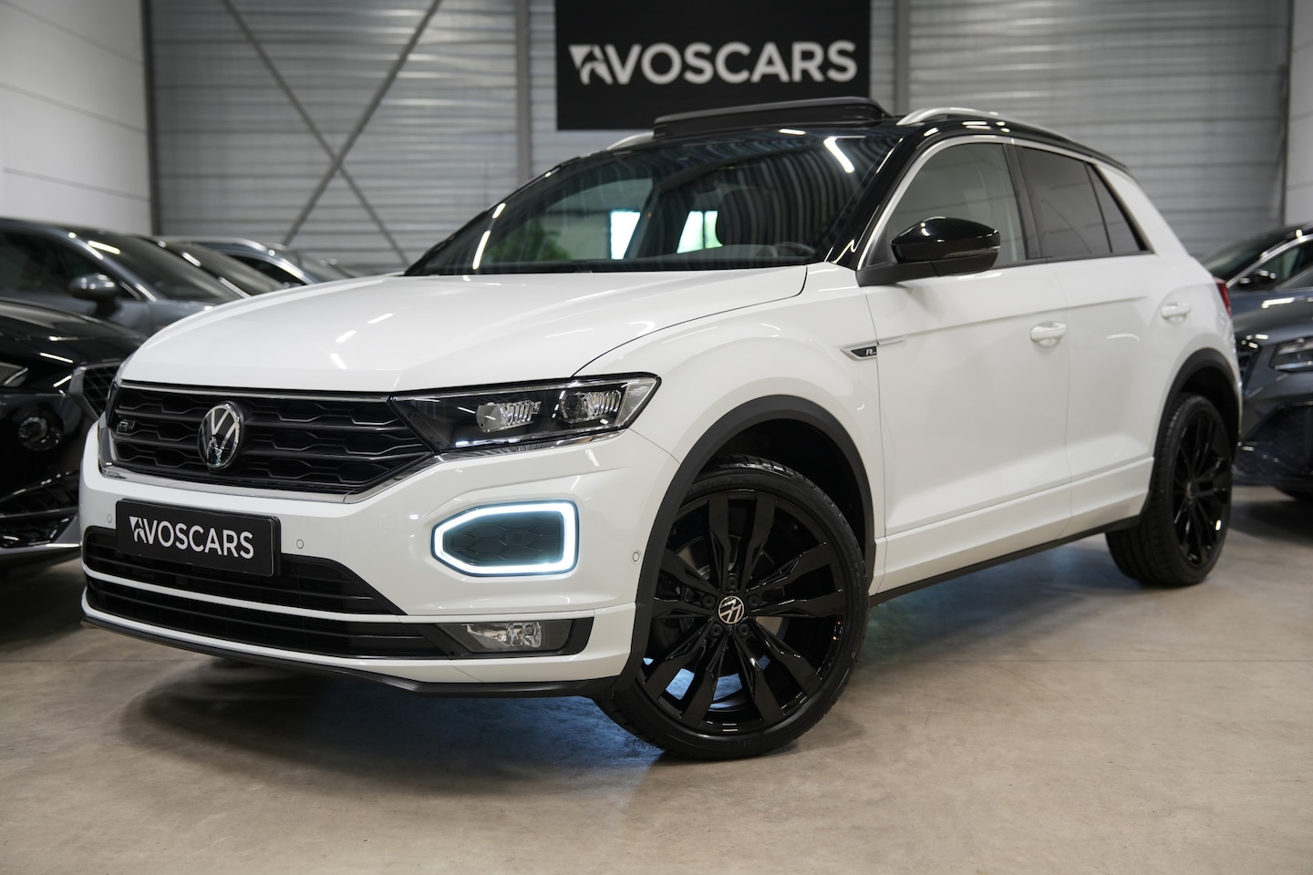 Volkswagen T-Roc - 1.5 TSI 3x R-Line * Pano - Virtual - Beats - Keyless - ACC - Blind Spot - 19" - App - LED - AutoWereld.nl