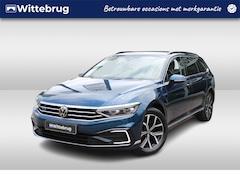 Volkswagen Passat Variant - 1.4 TSI PHEV 218pk GTE DSG Automaat / Navigatie / LM 17 inch / Standkachel / IQ LED Matrix