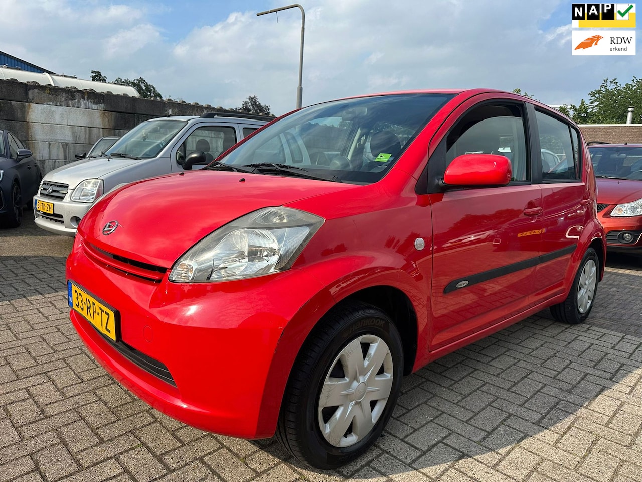 Daihatsu Sirion 2 - 1.3-16V Comfort AIRCO/ NIEUWE APK/ TREKHAAK! - AutoWereld.nl
