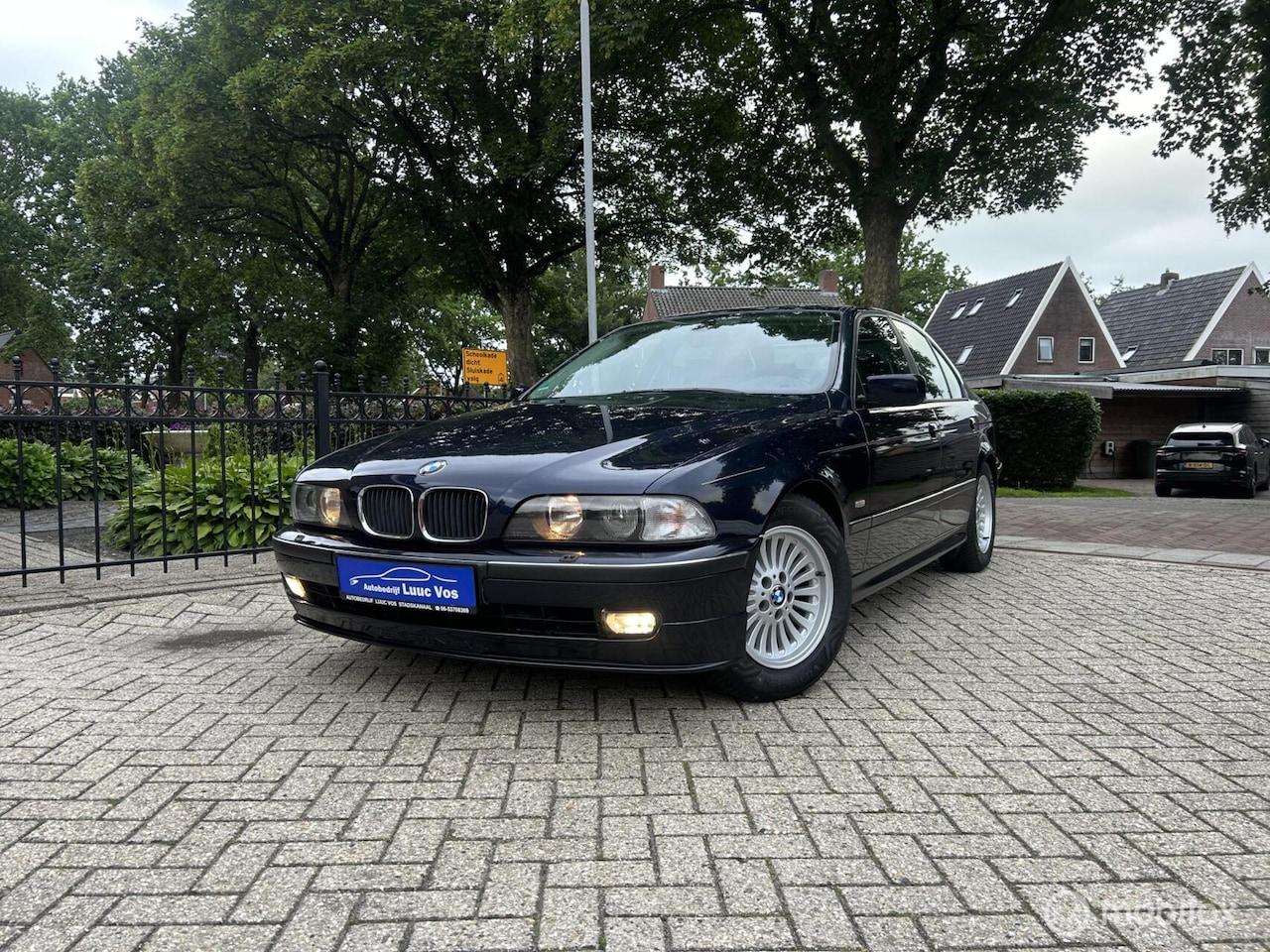 BMW 5-serie - 528i Executive 528i Executive, gr. beurt, trekhaak - AutoWereld.nl