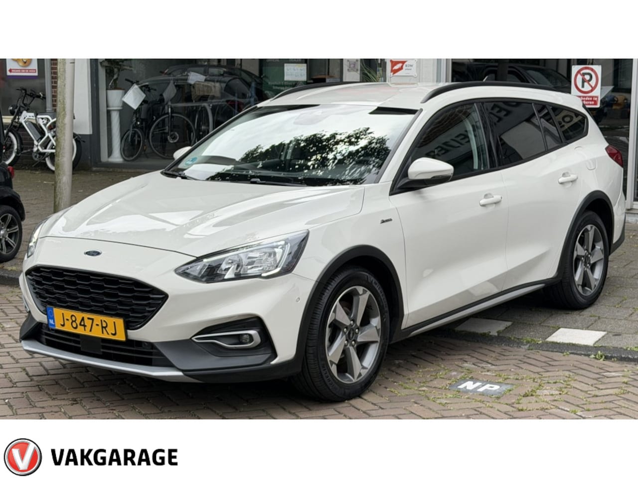 Ford Focus Wagon - 1.0 EcoB. Active Bns - AutoWereld.nl