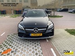Mercedes-Benz C-klasse - 180 Business Solution 156PK AMG NIEUWSTAAT NL-AUTO I Leer I Camera I PDC I 18" I Apple car