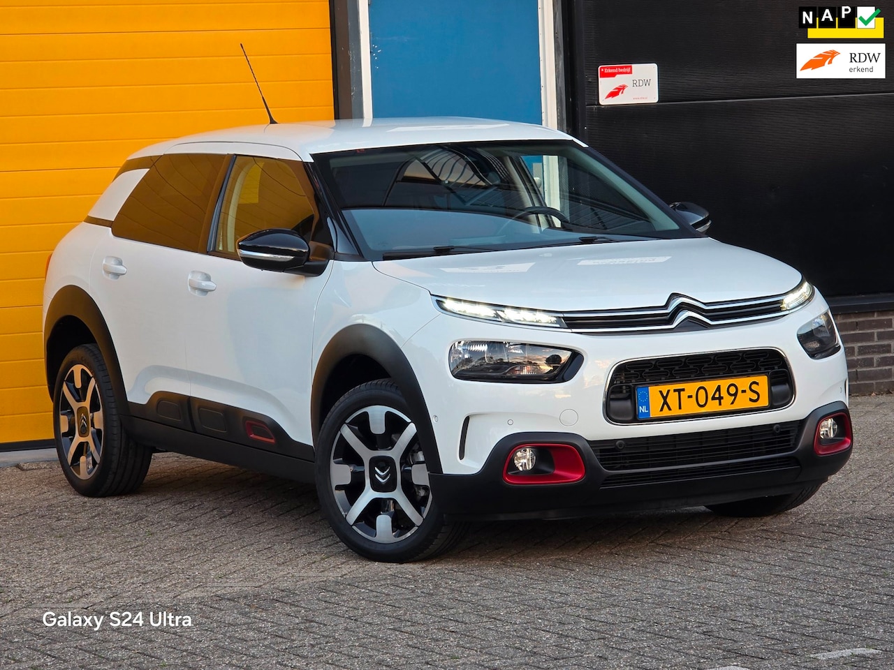 Citroën C4 Cactus - 1.2 PureTech Shine / Camera / Airco / Elek Pakket / Navi / Led / Pdc / Allu Velgen / Nette - AutoWereld.nl