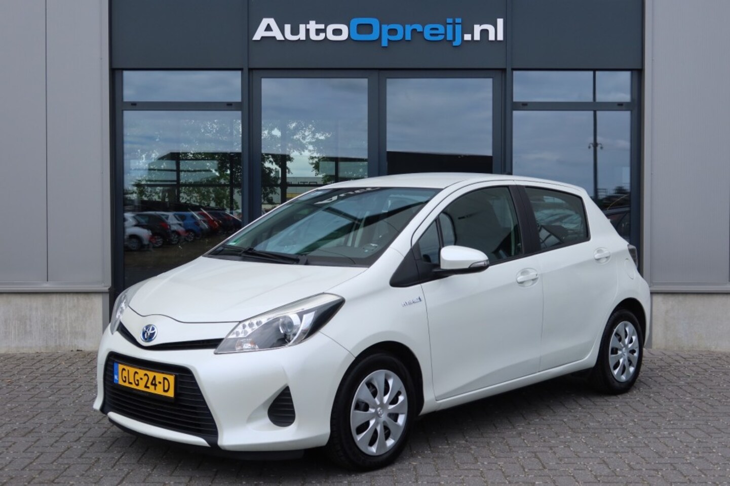 Toyota Yaris - 1.5 Full Hybrid Aspiration AUTOMAAT Clima, Camera, Cruise, Dealer onderhouden - AutoWereld.nl