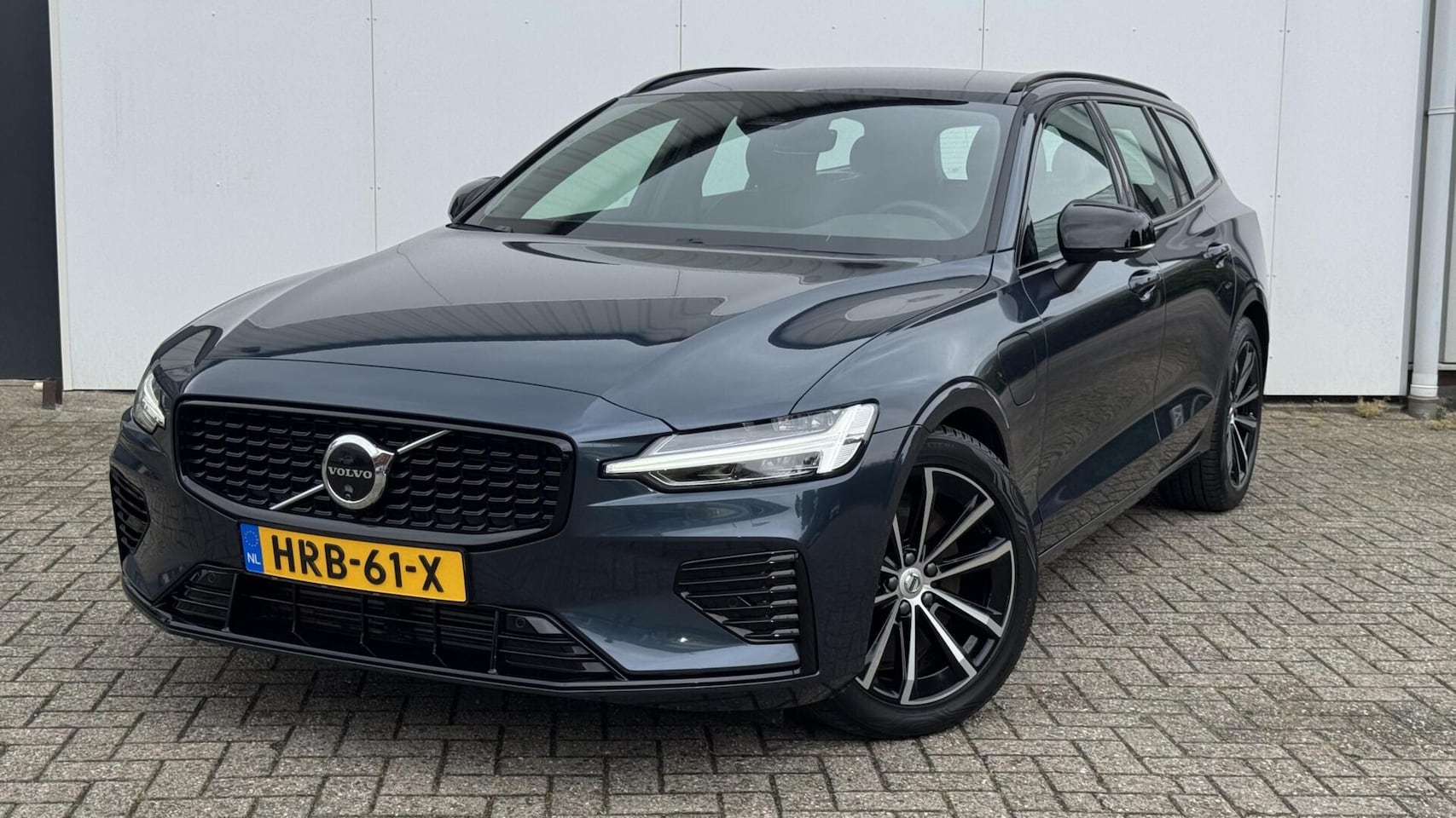 Volvo V60 - 2.0 T6 Plug-in hybrid AWD Plus Dark|HK Aud.|trekh|ACC|360 cam. - AutoWereld.nl