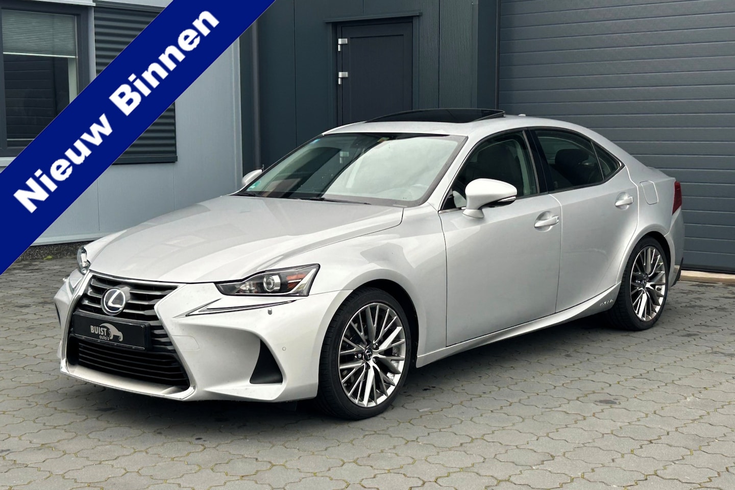 Lexus IS - 300h Hybrid Sport Edition SUNROOF LEER 18" - AutoWereld.nl