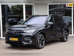 Volkswagen Tiguan - 1.5 eHybrid SOH 100% R-Line Edition Panoramadak 360° camera Leer Trekhaak