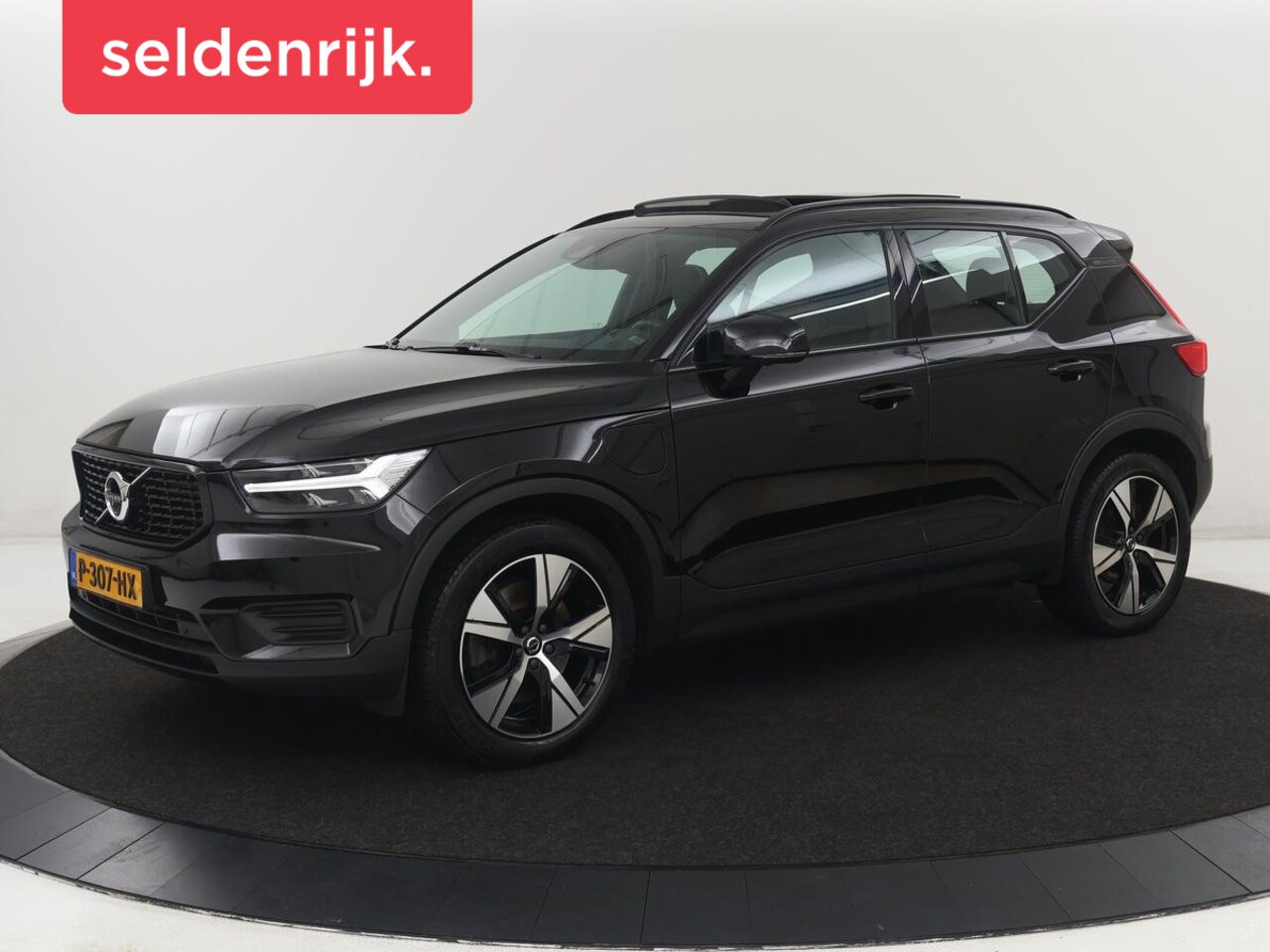 Volvo XC40 - 1.5 T5 Recharge R-Design | SOH 89,1% | Panoramadak | Trekhaak | Stoelverwarming | 360 Came - AutoWereld.nl