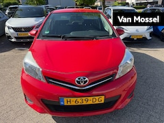 Toyota Yaris - 1.3 VVT-i Aspiration | Camera | Airco | All-season banden |