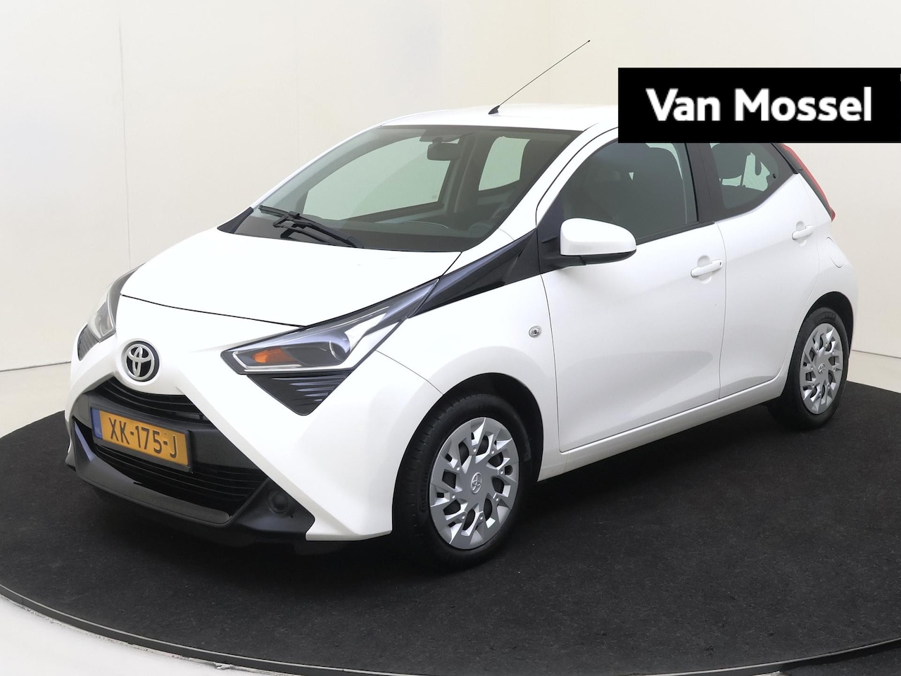 Toyota Aygo - 1.0 VVT-i x-play AUTOMAAT | Airco | Carplay | Camera | - AutoWereld.nl