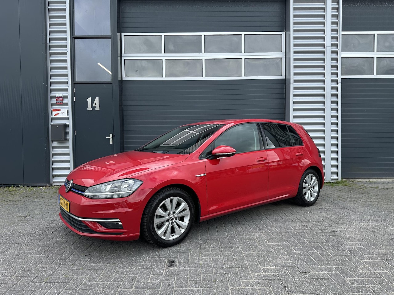 Volkswagen Golf - 1.5 TSI Comfortline Business AUTOMAAT/STOELMASSAGE/STOELVERW/EXTRASETVELG - AutoWereld.nl