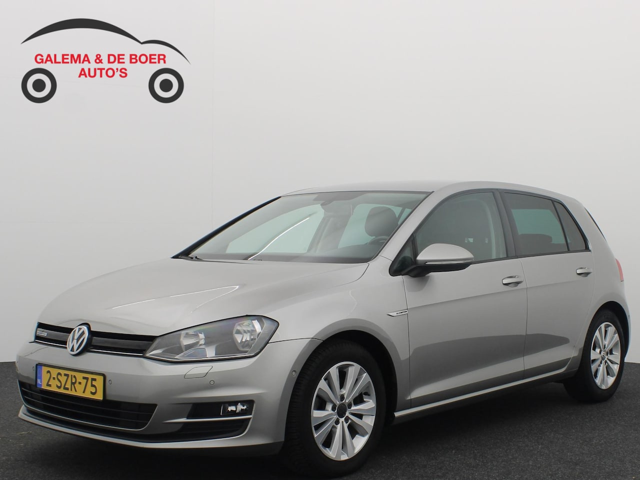 Volkswagen Golf - 1.6 TDI Highline BlueMotion TREKHAAK / STOELVERW / GR NAVI / CLIMA / PDC / BLUETOOTH / CRU - AutoWereld.nl