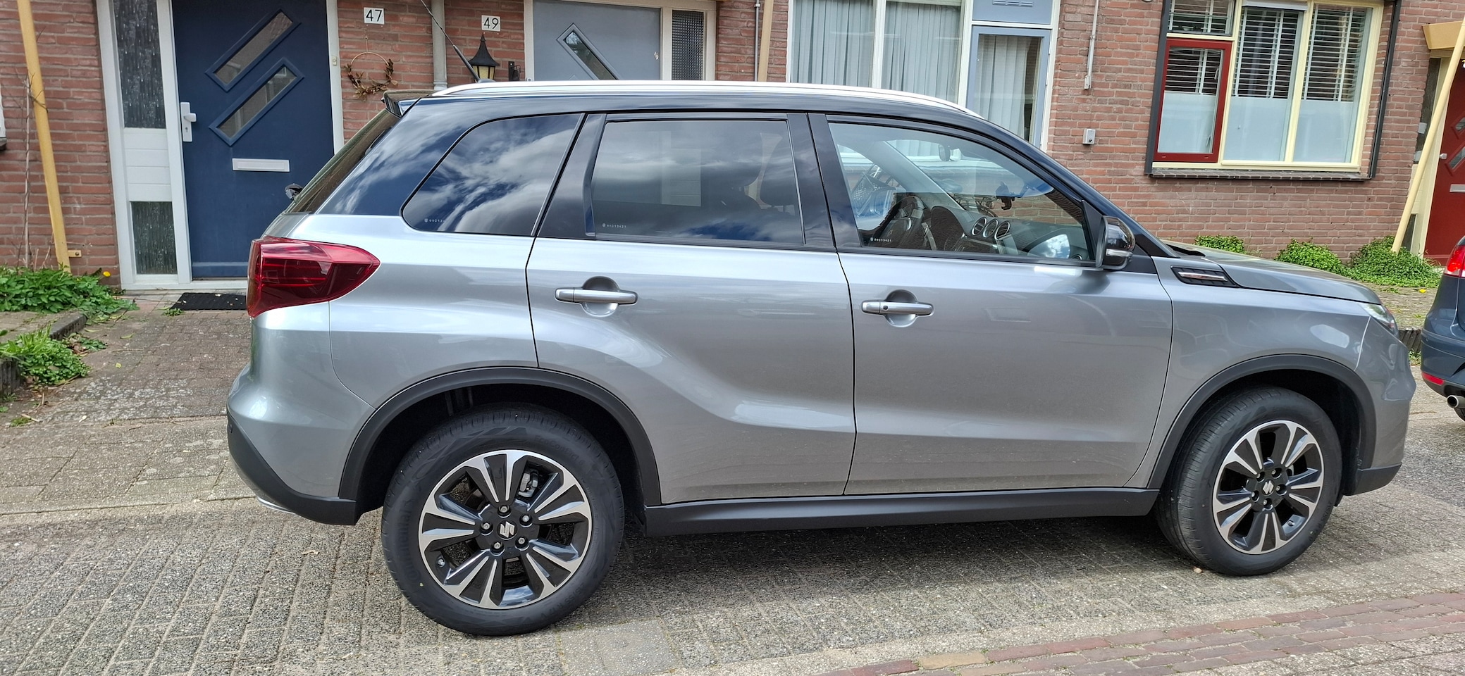 Suzuki Vitara - 1.5 Hybrid Style Rhino Edition Suzuki Vitara 1.5 Hybrid Select Automaat | 115PK | Solar Yellow Pearl | Camera | Keyless | - AutoWereld.nl