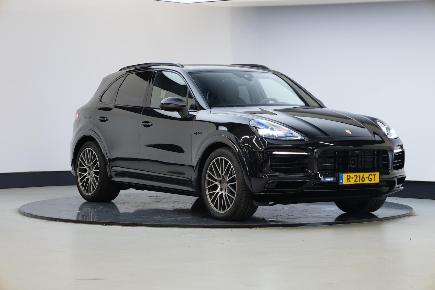 Porsche Cayenne - 3.0 E-Hybrid Platinum Edition | Sportdesign | Sportchrono | Trekhaak | Sportuitlaat | 360 - AutoWereld.nl
