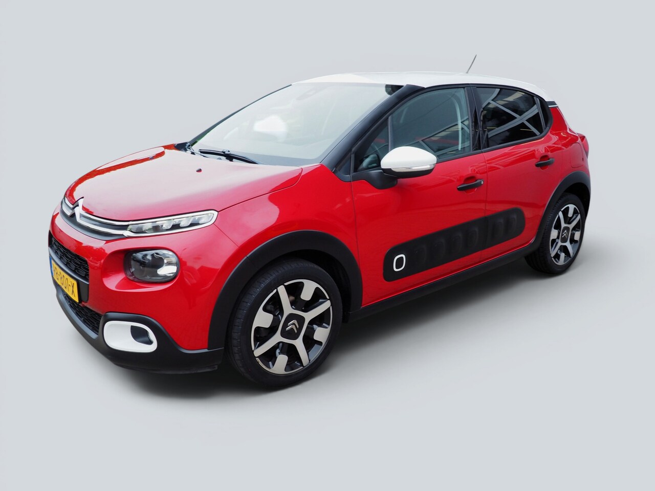 Citroën C3 - 1.2 PureTech Shine CLIMA CAMERA PARKEER S.