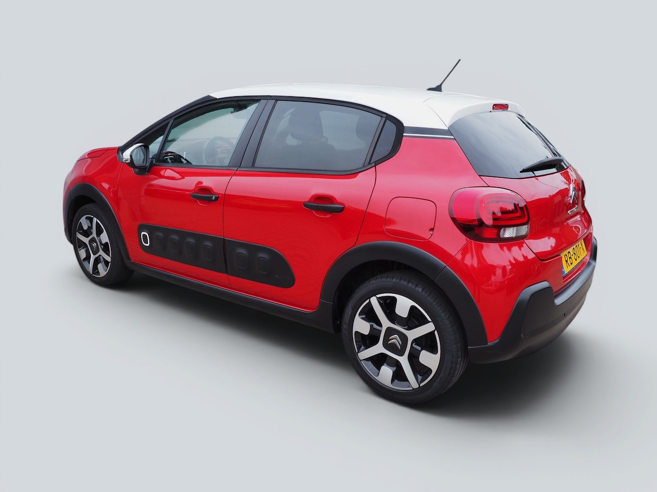 Citroën C3 - 1.2 PureTech Shine CLIMA CAMERA PARKEER S.