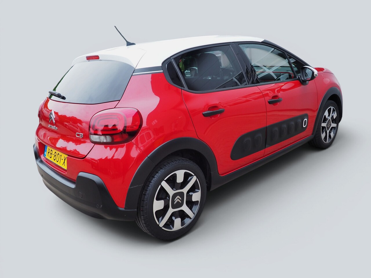 Citroën C3 - 1.2 PureTech Shine CLIMA CAMERA PARKEER S.