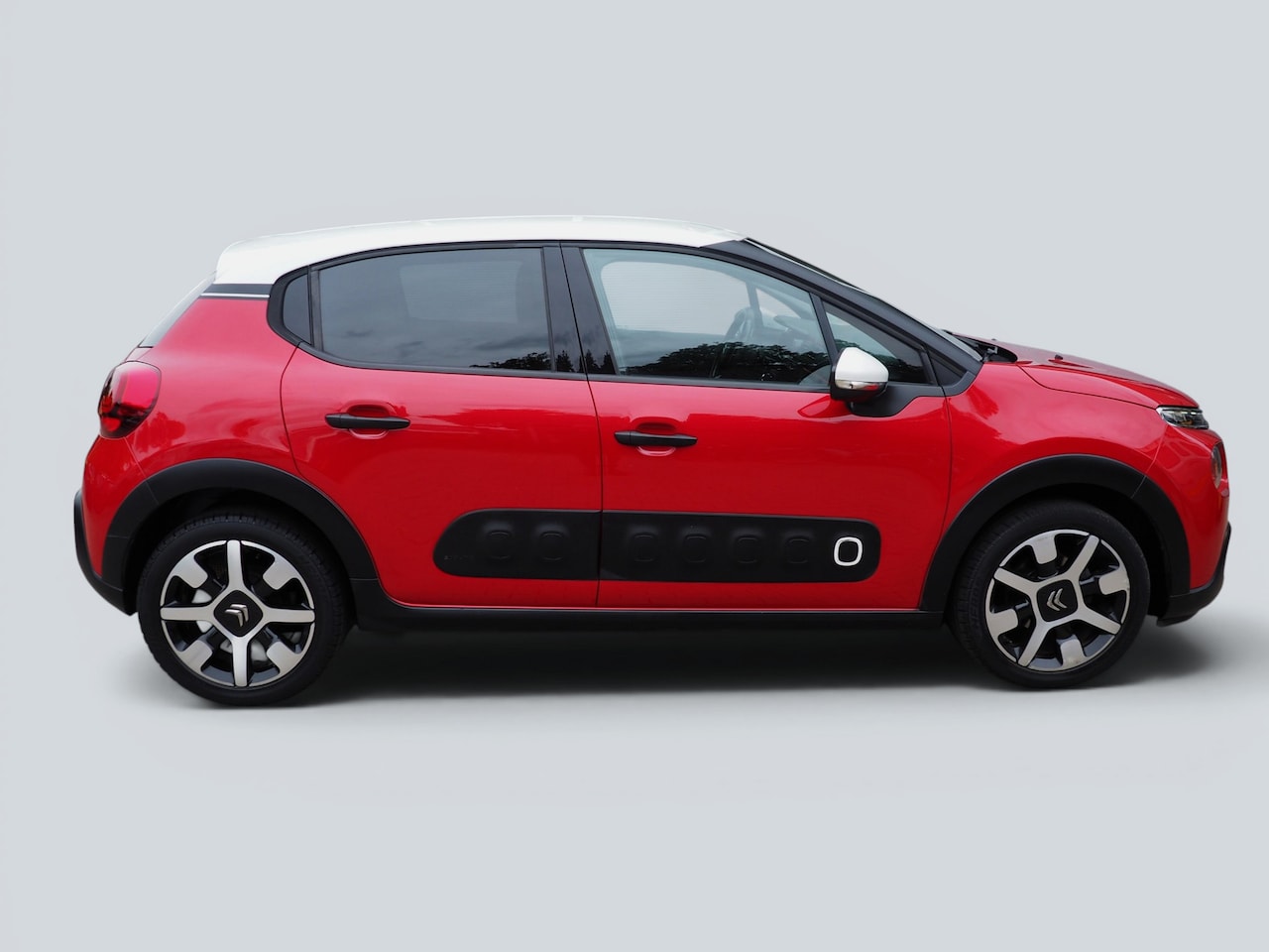 Citroën C3 - 1.2 PureTech Shine CLIMA CAMERA PARKEER S.