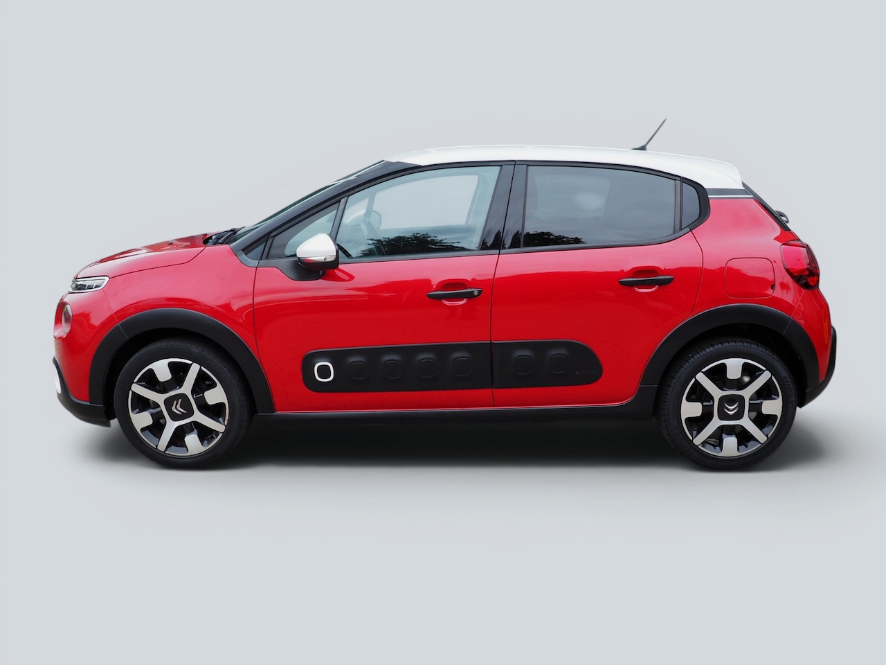 Citroën C3 - 1.2 PureTech Shine CLIMA CAMERA PARKEER S.