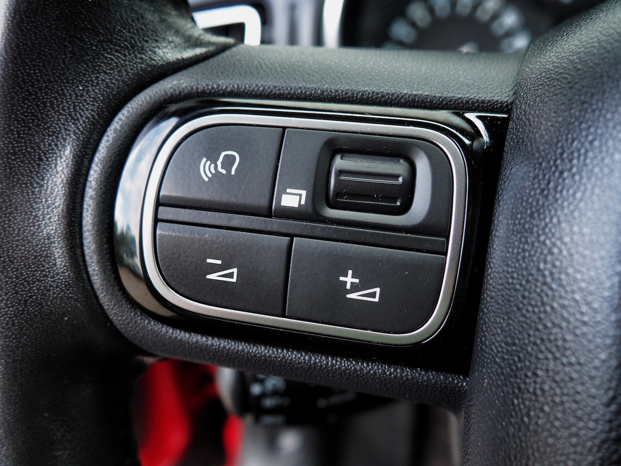 Citroën C3 - 1.2 PureTech Shine CLIMA CAMERA PARKEER S.