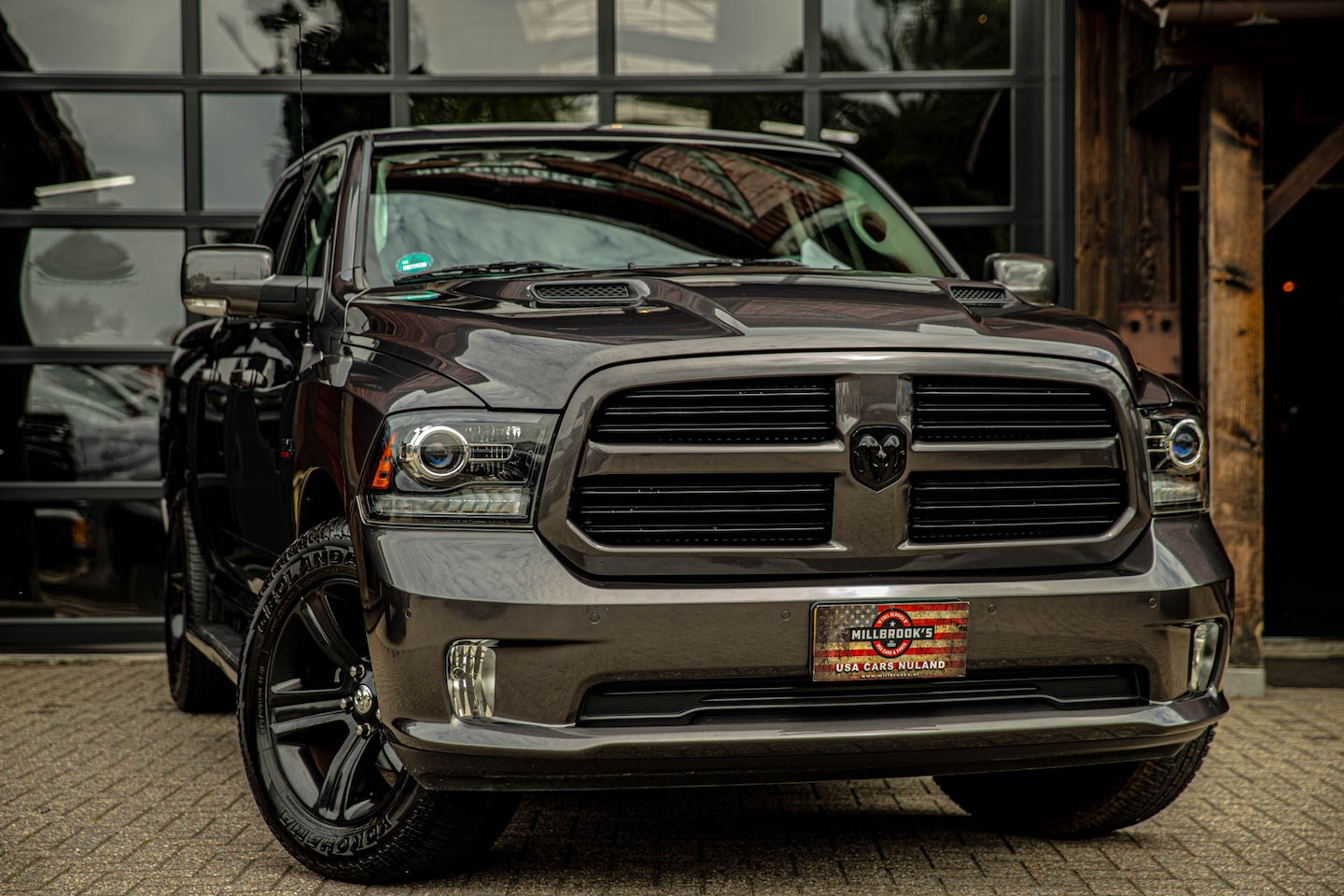 Dodge Ram 1500 - 5.7 V8 Crew Cab 5'7 5.7 V8 Crew Cab 5'7 - AutoWereld.nl
