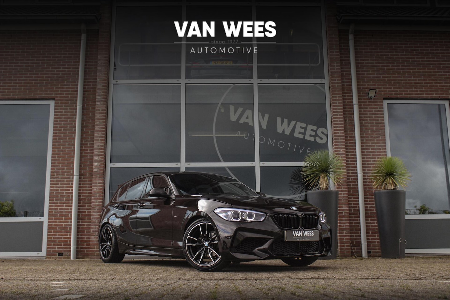 BMW 1-serie - 118i High Executive | NL auto | M2 bumpers | M stoelen | HiFi audio | Camera | M stuur | A - AutoWereld.nl