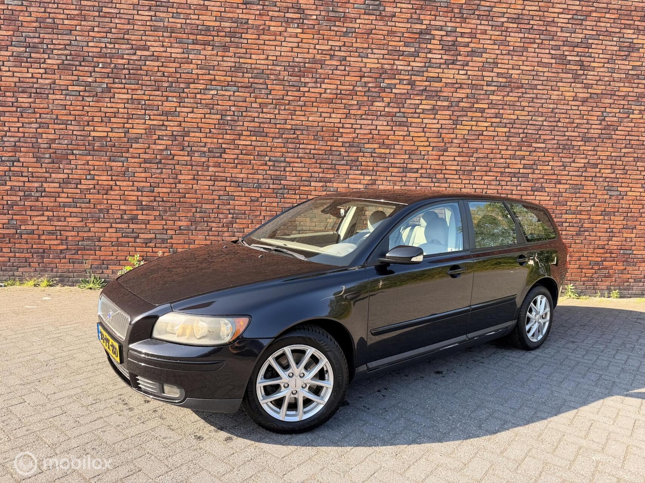 Volvo V50 - 2.4i Momentum automaat airco LM APK - AutoWereld.nl