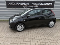 Toyota Aygo - 1.0 VVT-i x-play Als Nieuw | Camera | Airco | Bluetooth | Apple Carplay/Android Auto | Ele