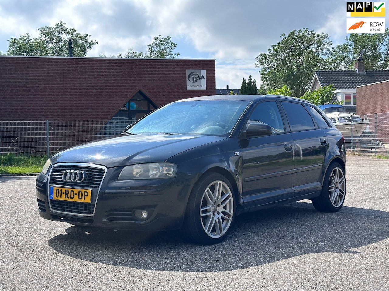 Audi A3 Sportback - 1.6 Ambiente Automaat*5DR*Cruise*Trekhaak*Airco*LM velgen* - AutoWereld.nl