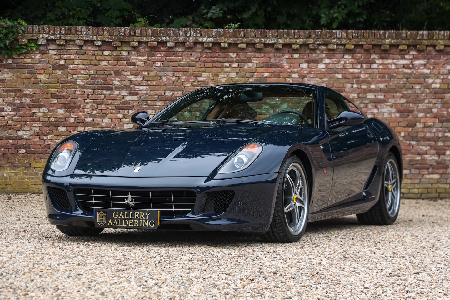 Ferrari 599 - GTB Fiorano "Marcel Massini's 599 Blu Pozzi" “Blu Pozzi over Cuoio” - classically understa - AutoWereld.nl