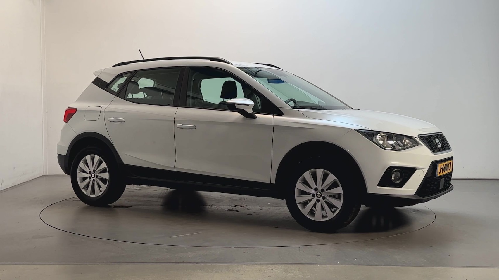 SEAT Arona - 1.0 TSI Xcellence Climate Control Parkeersensoren Trekhaak App Connect - AutoWereld.nl