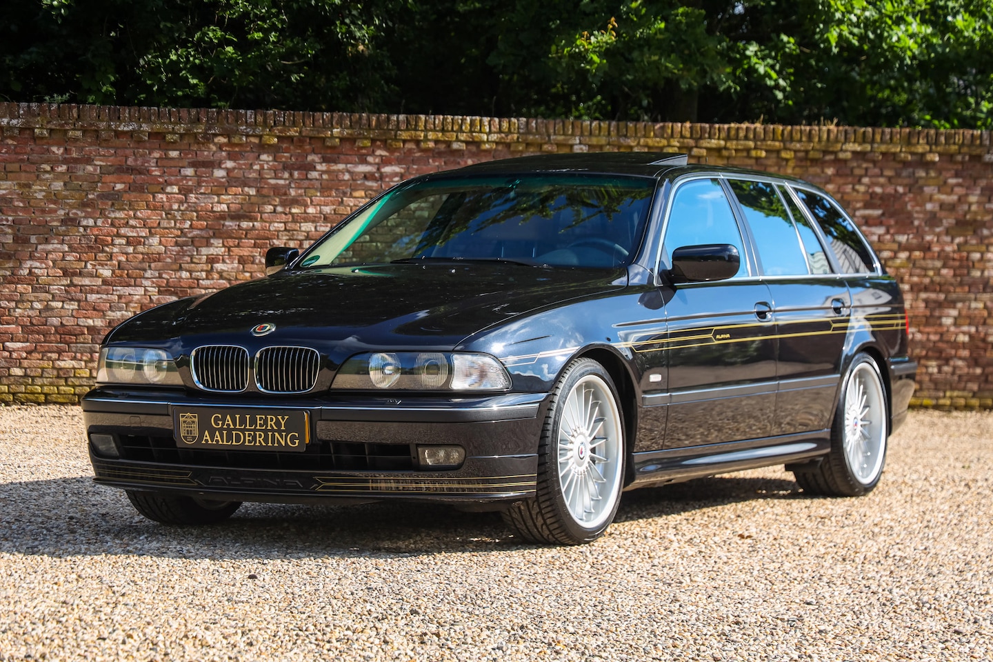 BMW Alpina - B10 V8 Touring "Alpina from Geneva" Ordered and delivered in Geneva - Switzerland, Configu - AutoWereld.nl